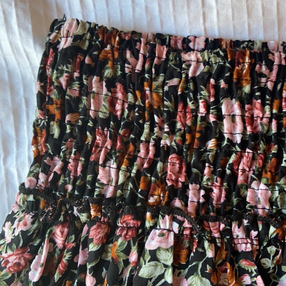 Adorable skirt - Picture 3 of 4